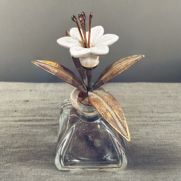 [ 2 FOR $40 ] GLASS BOTTLE WITH METAL & CERAMIC FLOWER BOTTLE STOPPER - Picture 3 of 13